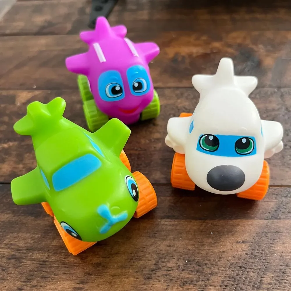Little airplanes by Spark. Imagine. Create‎